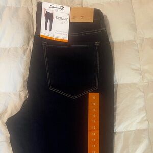 NWT “SEVEN7” skinny jeans. Size 12.